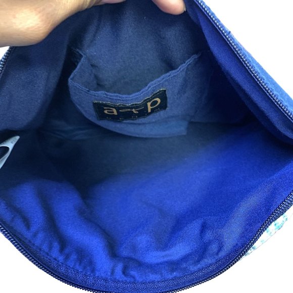 *Soft Surroundings Blue & Tan Print Wristlets Medium - Picture 2 of 3